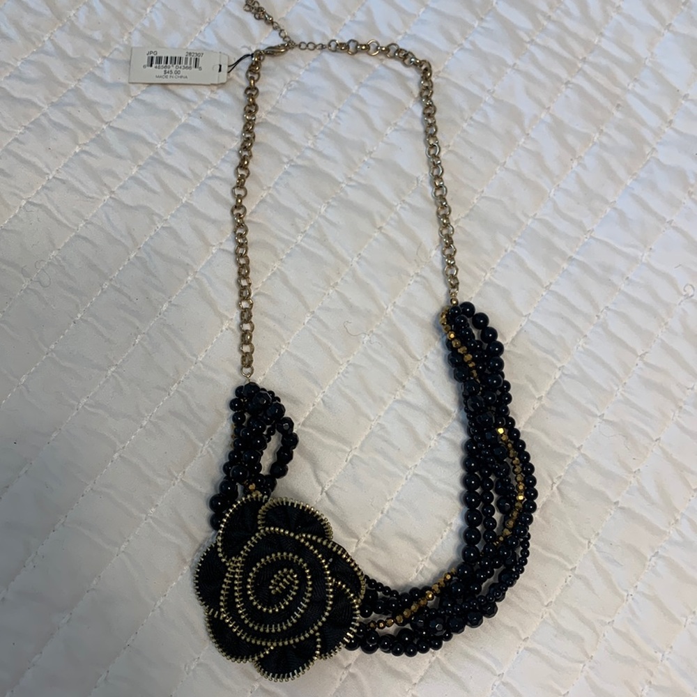Erica Lyons’s necklace. NWT